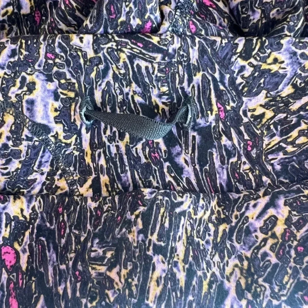 Lululemon Invigorate Cropped Tight 23